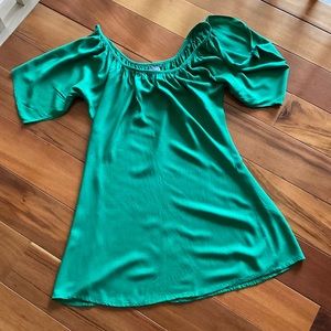 Green dress with loose flowing short sleeves with shoulder slits
